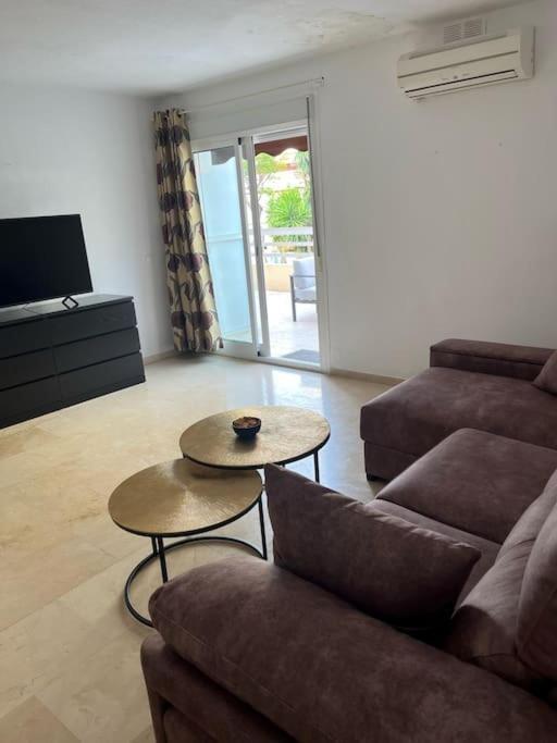 Apartment Prime Location In Center