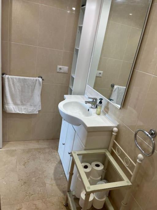 Apartment Prime Location In Center *