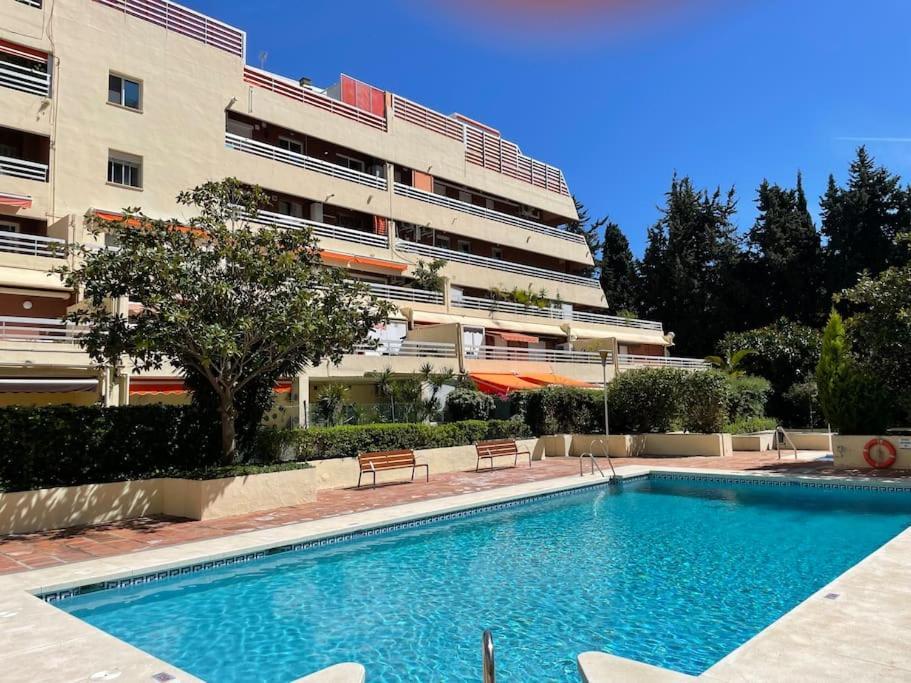 Prime Location In Center Apartment *